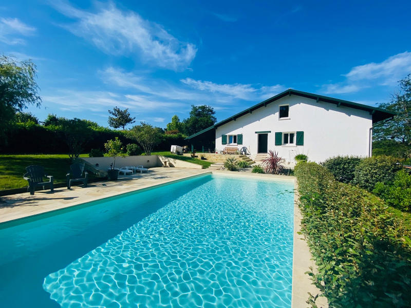 Propriété - 223 m² - 7 pièces