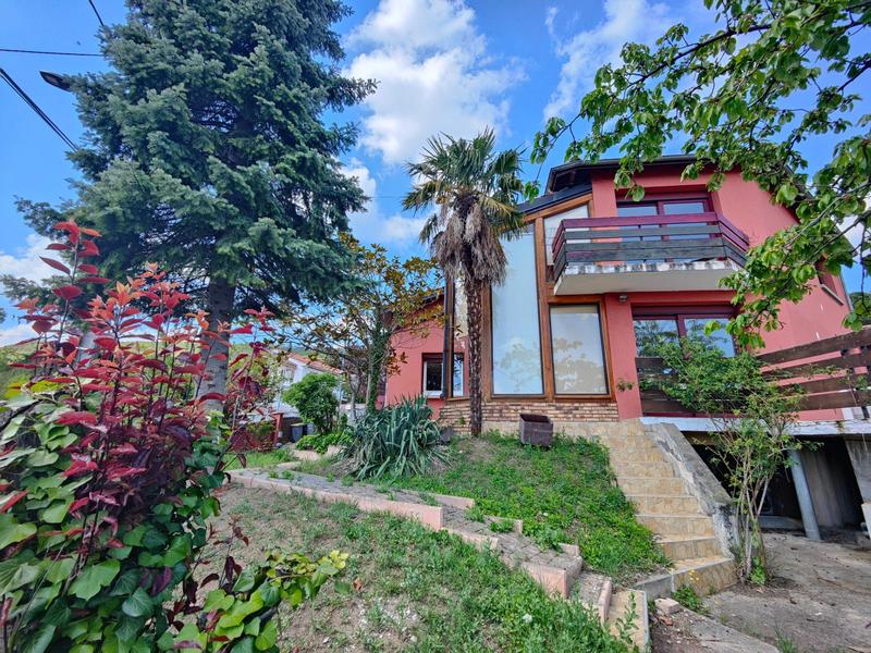 Maison - 283 m² - 8 pièces