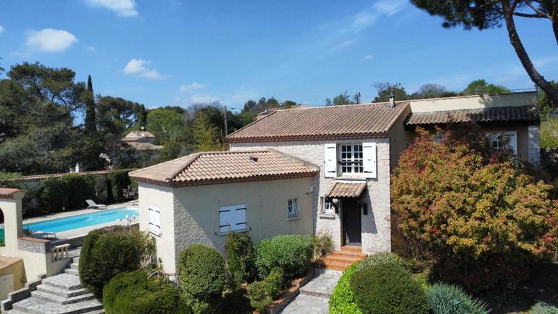 Villa - 205 m² - 10 pièces