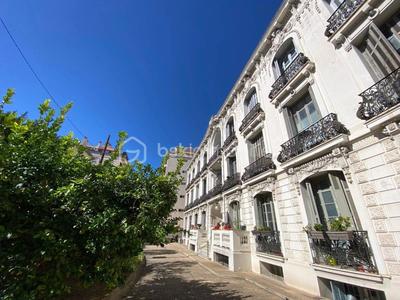 Studio - 11 m² - 1 pièce