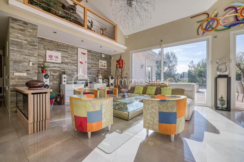 Propriété - 751 m² - 11 pièces