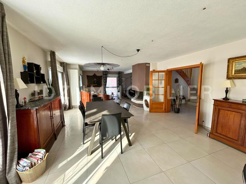 Villa - 221 m² - 6 pièces