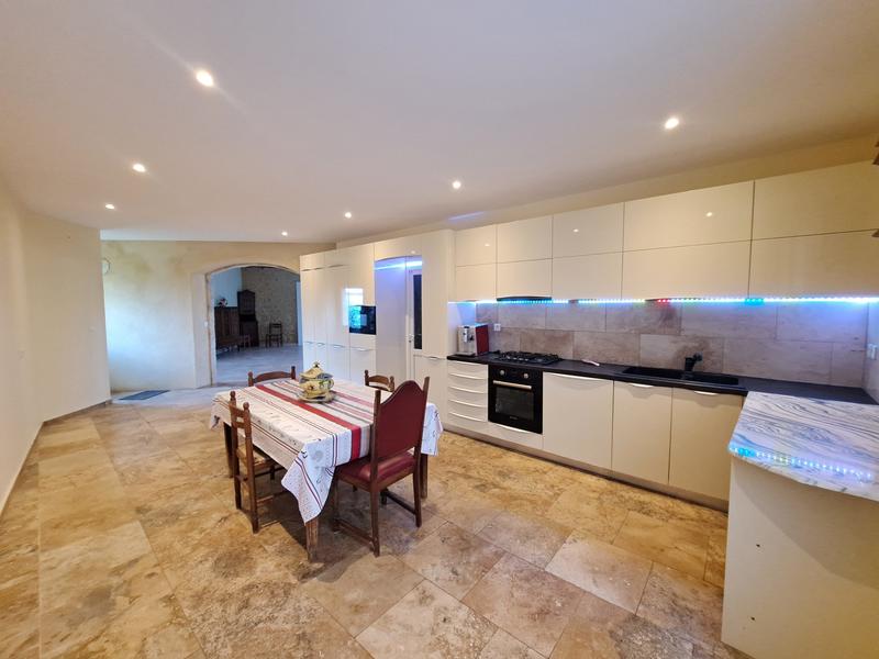 Maison - 265 m² - 7 pièces