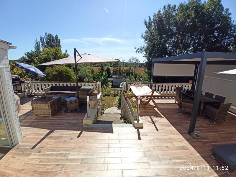 Demeure - 133 m² - 8 pièces