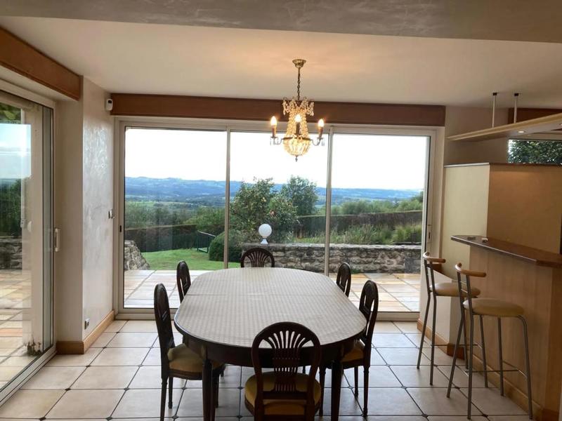 Propriété - 220 m² - 7 pièces