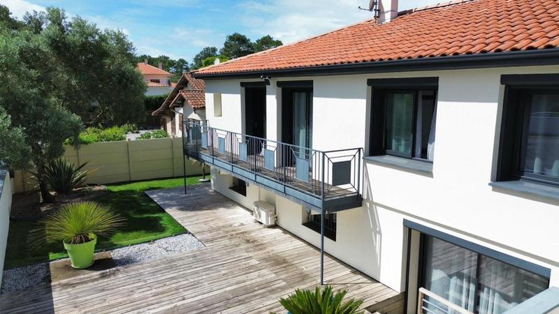 Maison - 185 m² - 8 pièces