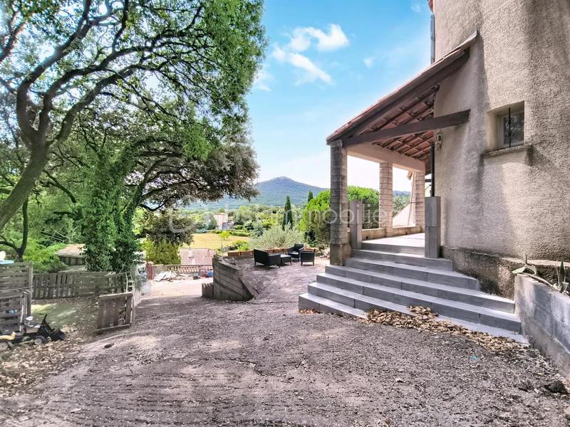 Maison - 287 m² - 11 pièces