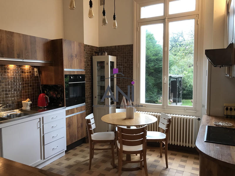 Maison - 303 m² - 12 pièces