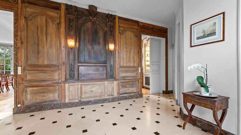 Maison - 330 m² - 9 pièces