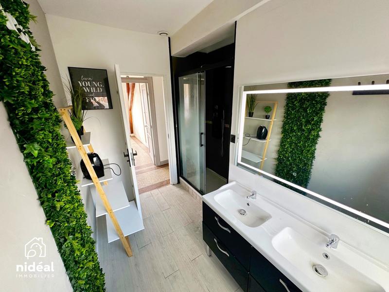 Appartement - 89 m² - 6 pièces