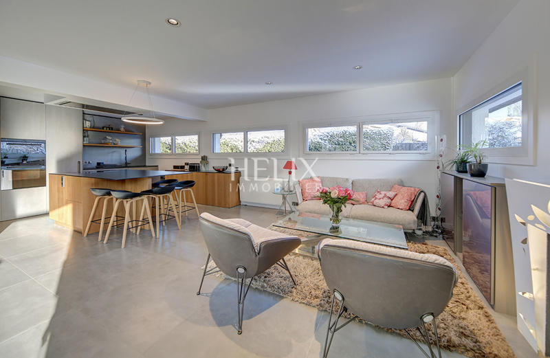 Maison - 236 m² - 9 pièces