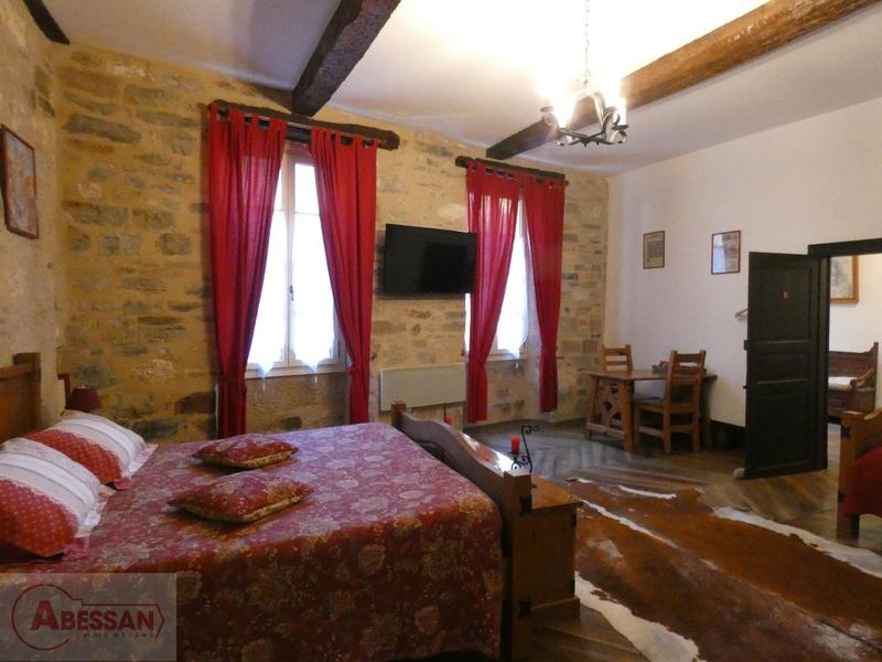 Maison - 560 m² - 13 pièces