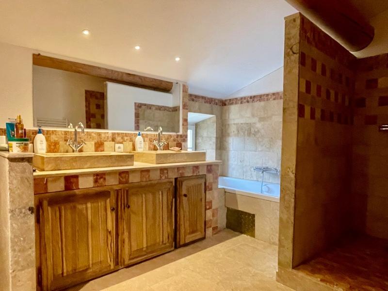 Maison en pierre - 220 m² - 7 pièces