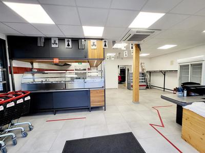 Local commercial - 97 m² - 4 pièces