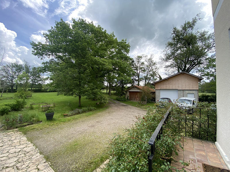 Maison - 325 m² - 10 pièces