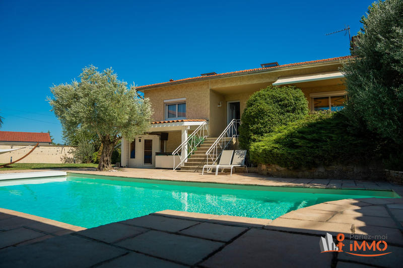 Maison traditionnelle - 196 m² - 7 pièces