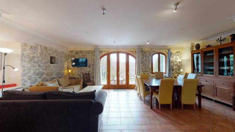 Maison - 750 m² - 19 pièces