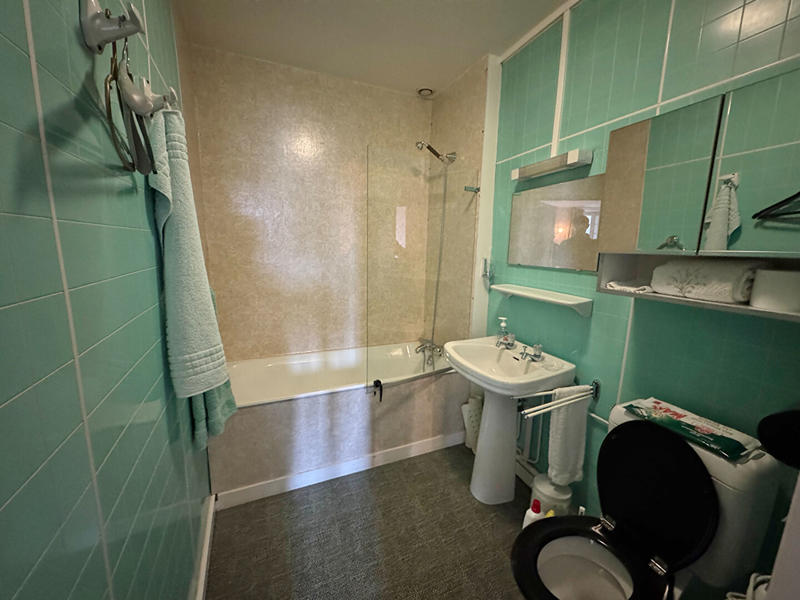 Maison - 220 m² - 10 pièces