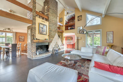 Maison - 225 m² - 6 pièces