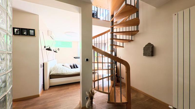 Maison - 215 m² - 9 pièces