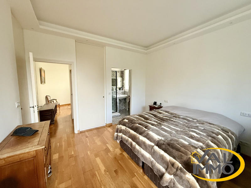 Villa - 320 m² - 8 pièces