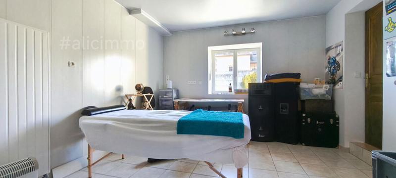 Maison - 300 m² - 8 pièces