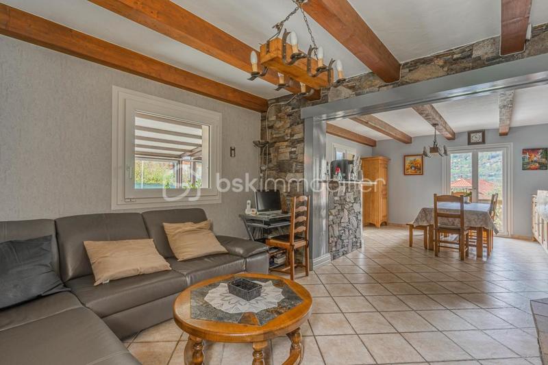 Maison traditionnelle - 268 m² - 7 pièces
