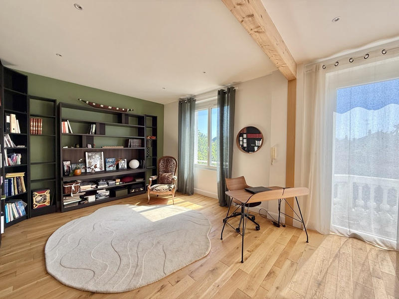 Maison - 245 m² - 8 pièces