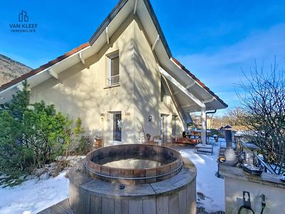 Maison traditionnelle - 180 m² - 7 pièces