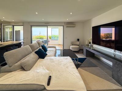 Appartement - 102 m² - 2 pièces