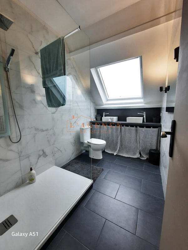 Maison - 275 m² - 7 pièces