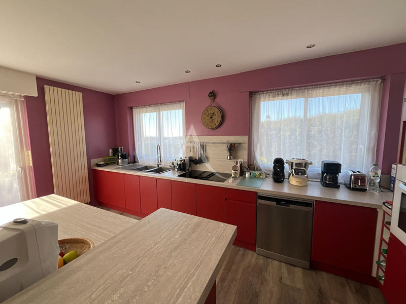 Maison - 180 m² - 8 pièces