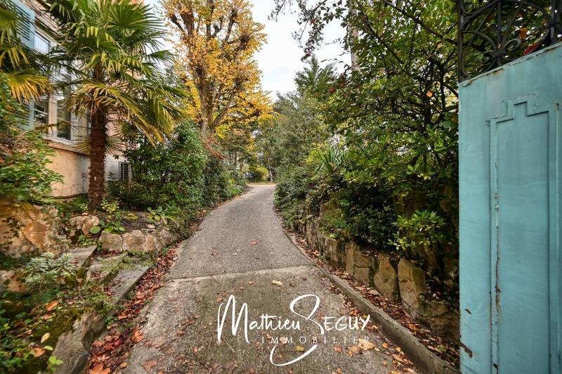 Terrain constructible - 1 617 m²