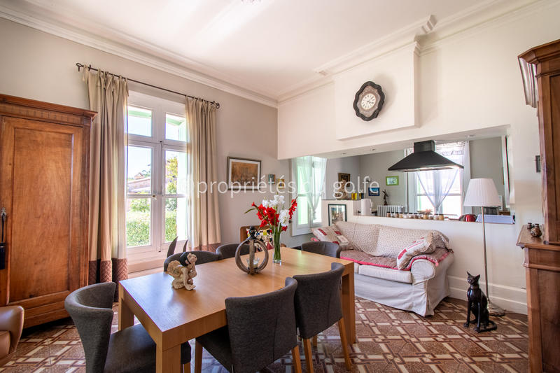 Maison - 200 m² - 6 pièces