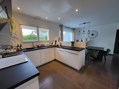 Maison - 95 m² - 5 pièces