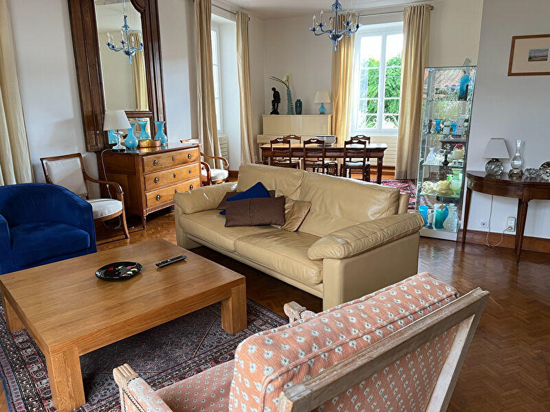 Maison - 221 m² - 6 pièces