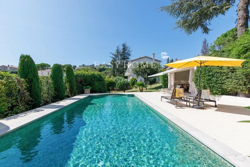 Maison - 300 m² - 8 pièces