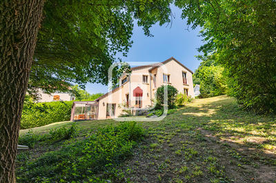 Maison - 183 m² - 8 pièces