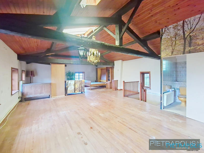 Maison - 242 m² - 8 pièces