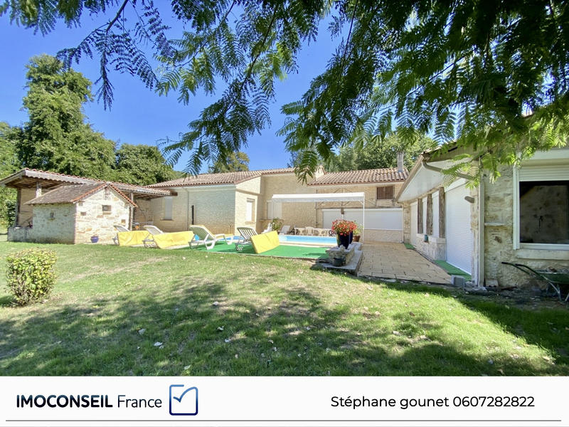 Maison - 208 m² - 6 pièces