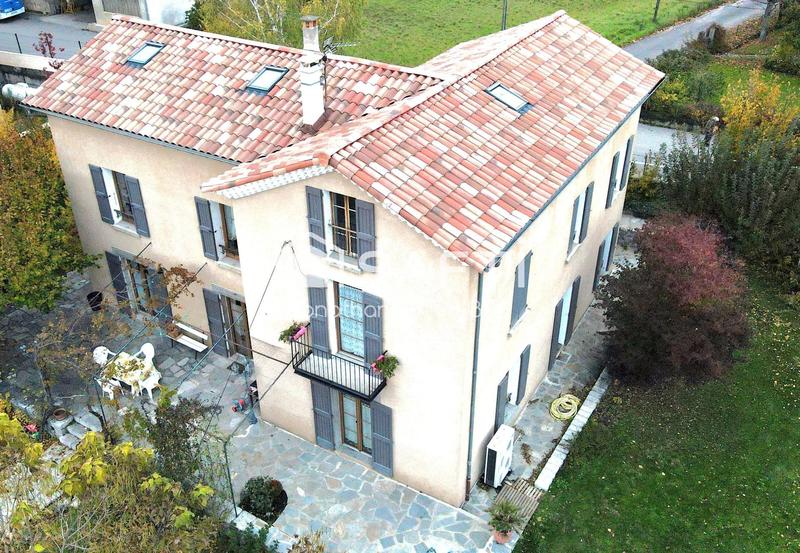 Maison de maîtres - 365 m² - 11 pièces
