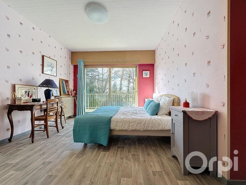 Maison - 450 m² - 8 pièces