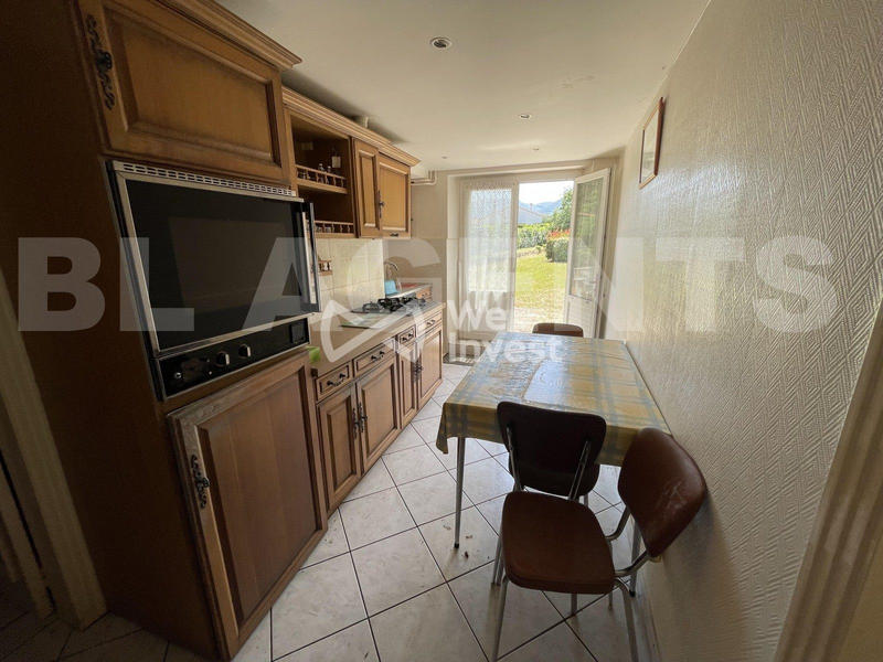 Maison traditionnelle - 241 m² - 9 pièces