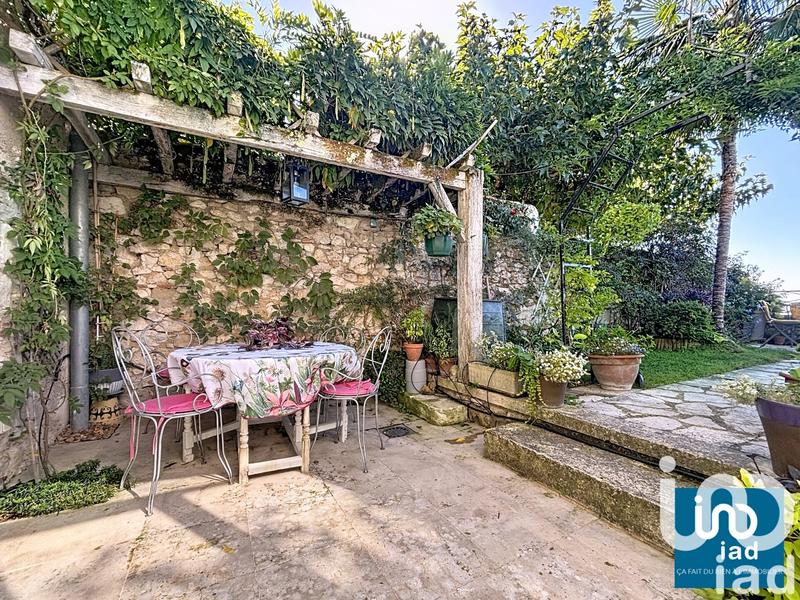 Maison - 220 m² - 11 pièces