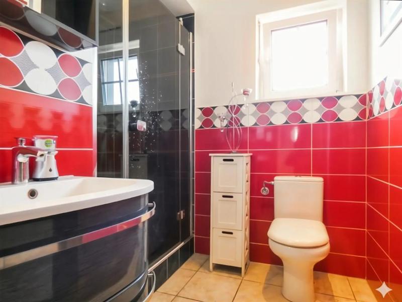 Maison - 250 m² - 8 pièces