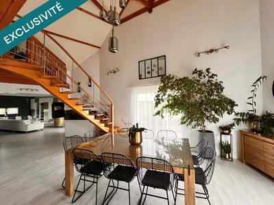 Maison - 220 m² - 6 pièces
