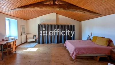 Maison - 210 m² - 5 pièces