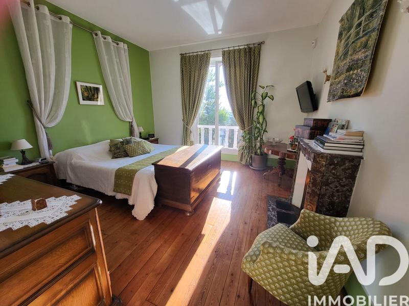 Maison - 260 m² - 8 pièces