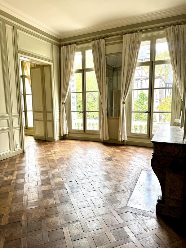 Appartement - 305 m² - 9 pièces