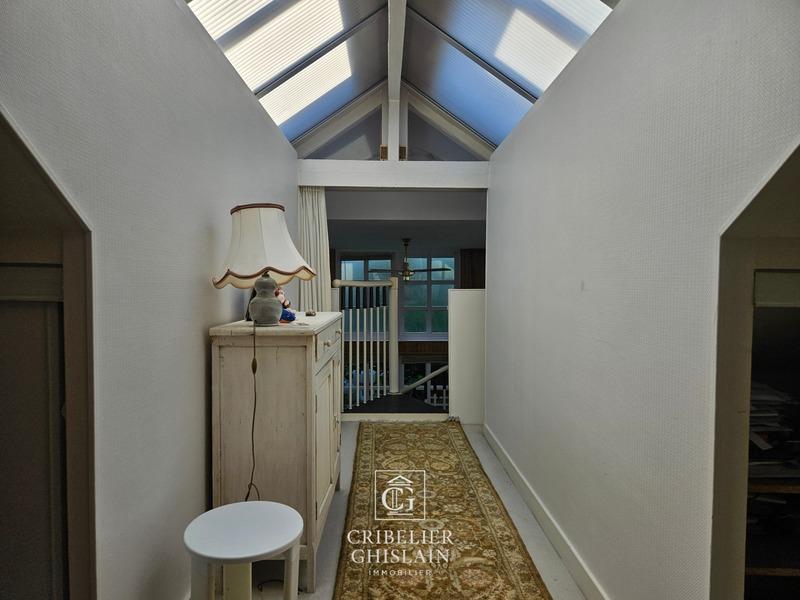 Maison - 248 m² - 9 pièces